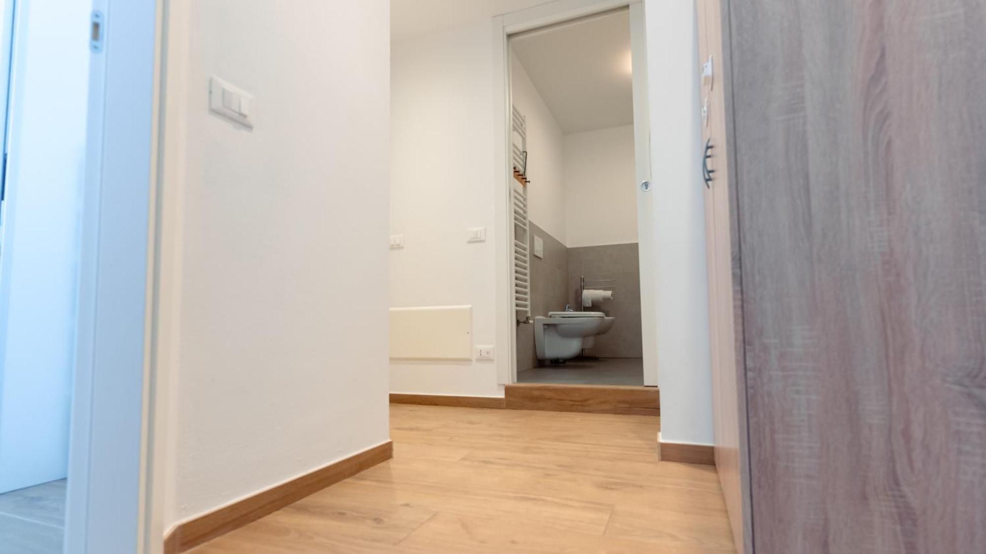 Exclusive Apartment - Magritte Style Lecco Buitenkant foto